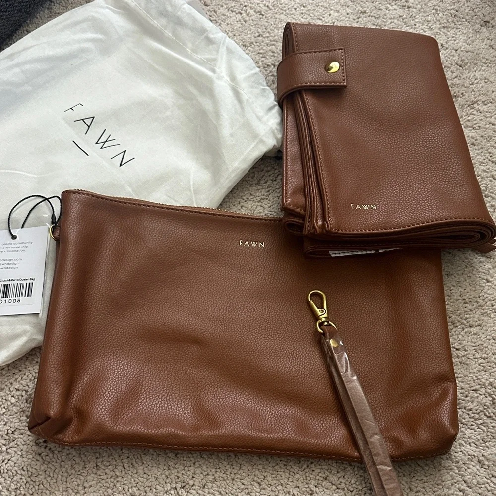 NWT Fawn Design “The Changing Clutch - Brown”